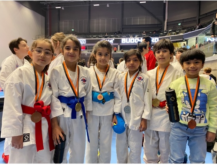 Uchta jinni Uchta jinni